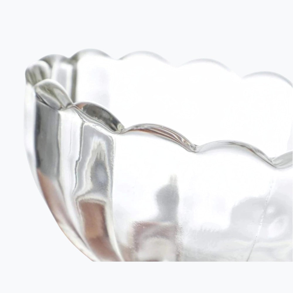 Artisan Mate unbreakable clear plastic dessert bowl with a scalloped edge for ice cream or pudding